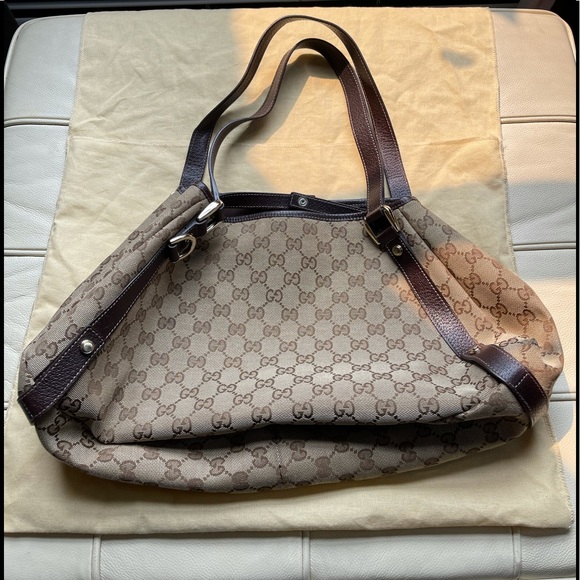 Gucci Handbags - Gucci bag. Excellent condition. Classic&beautiful